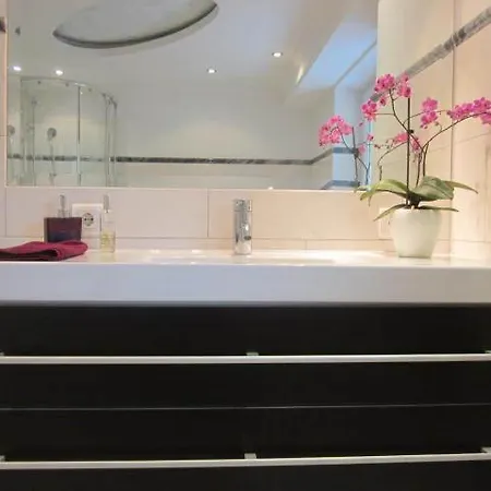 Bergblick Ii - Modern Living *